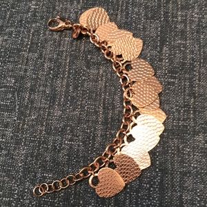 17 hearts bracelet in rose toned plating